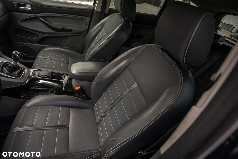Ford Kuga 2.0 TDCi 2x4 Titanium - 36