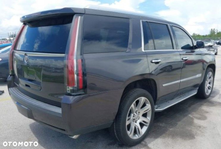 P2 CADILLAC ESCALADE IV 2014 - KLAPA TYLNA SZYBA KOMPLETNA KAMERA U121V - 14