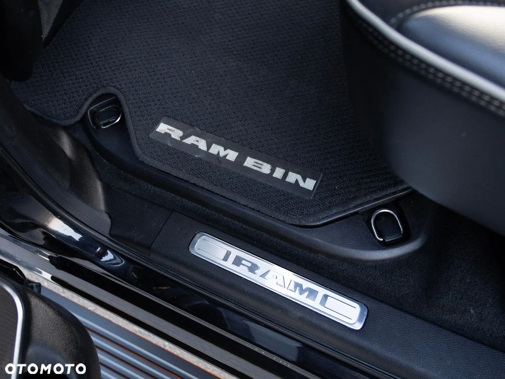 RAM 1500 5.7 Crew Cab Laramie - 16