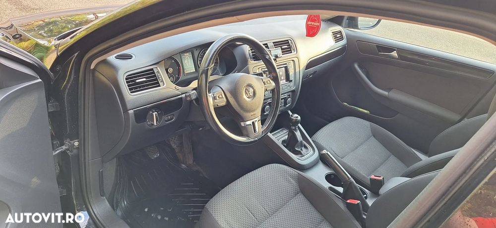 Volkswagen Jetta - 24