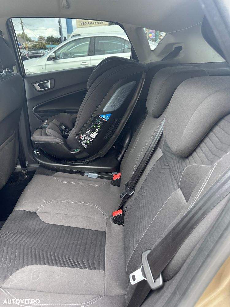 Ford Fiesta 1.6 TDCi DPF Titanium - 6