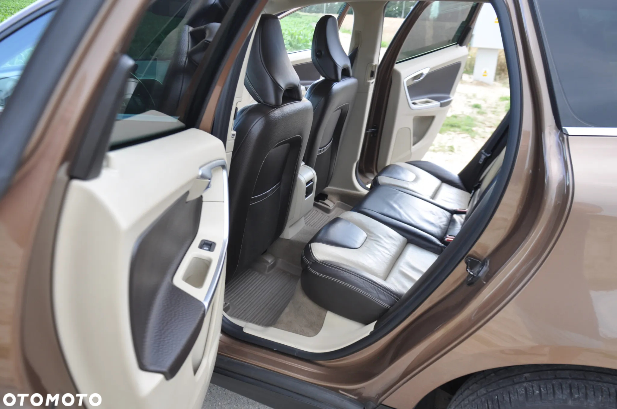 Volvo XC 60 2.4D AWD R-Design - 16
