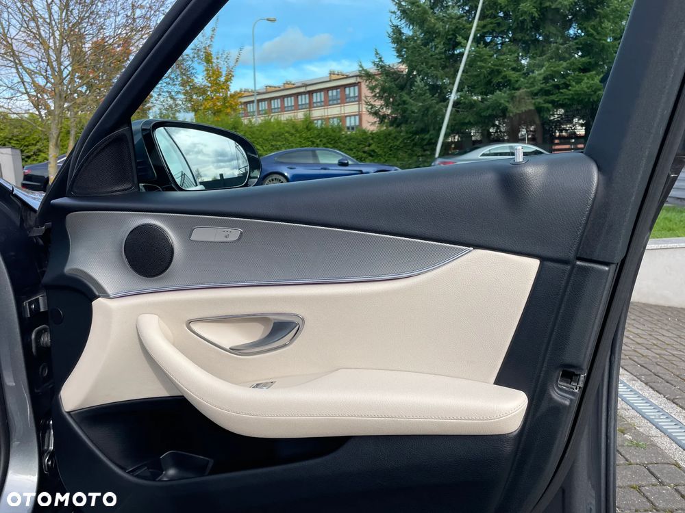 Mercedes-Benz Klasa E 220 d 4-Matic 9G-TRONIC - 16