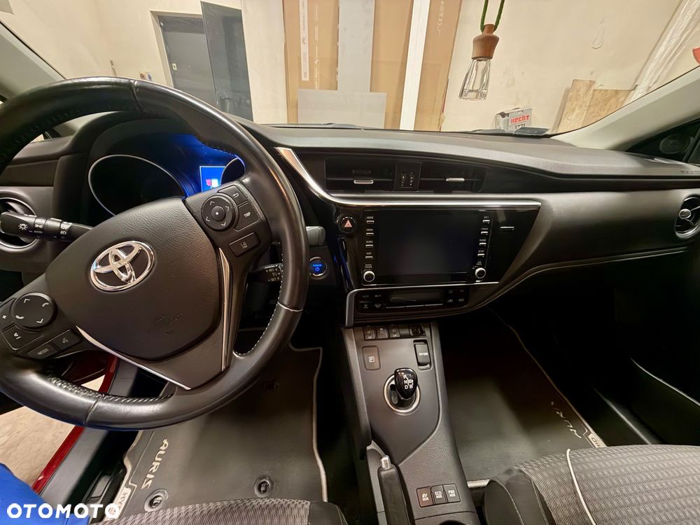 Toyota Auris Hybrid 135 Selection - 11