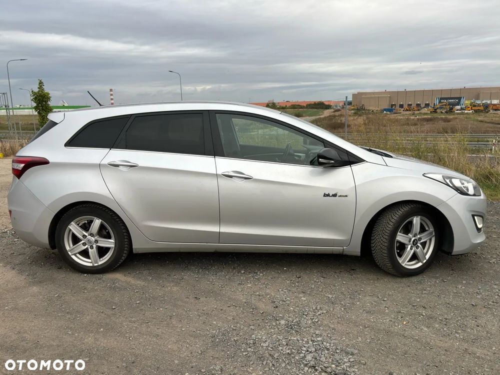 Hyundai i30 blue 1.6 CRDi Style - 2