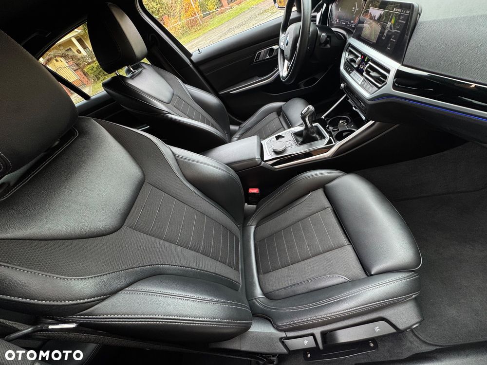 BMW Seria 3 320d Sport Line - 13