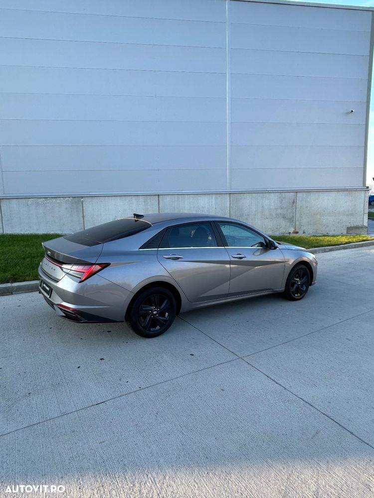 Hyundai Elantra 1.6 l 123 CP CVT Highway - 12