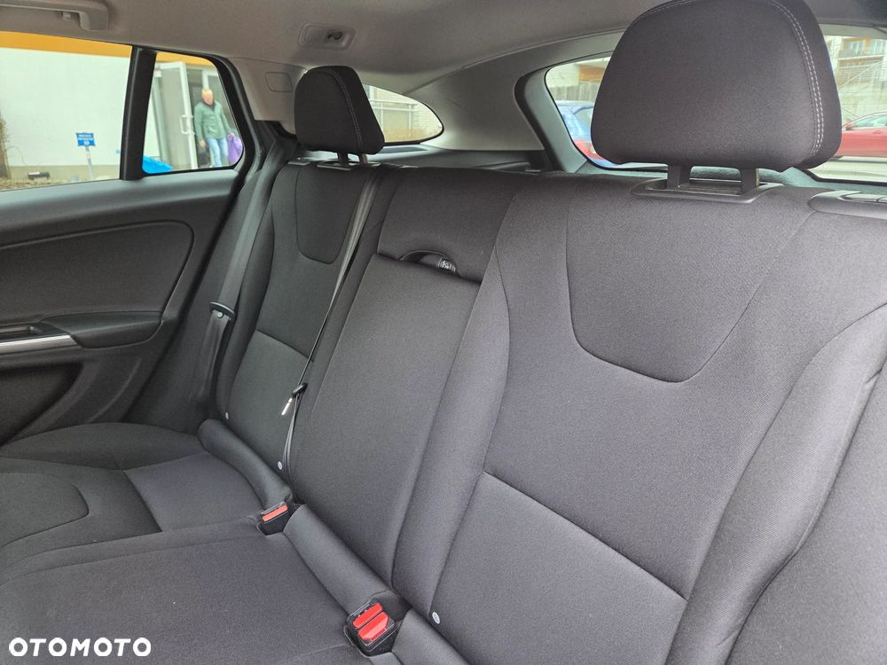 Volvo V60 D2 Kinetic - 13