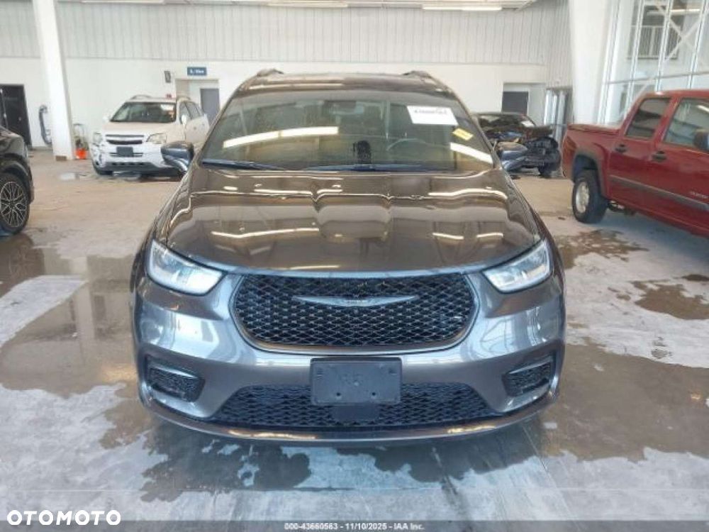 Chrysler Pacifica - 5