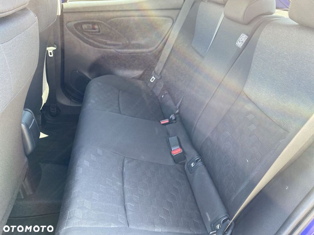 Toyota Yaris - 24