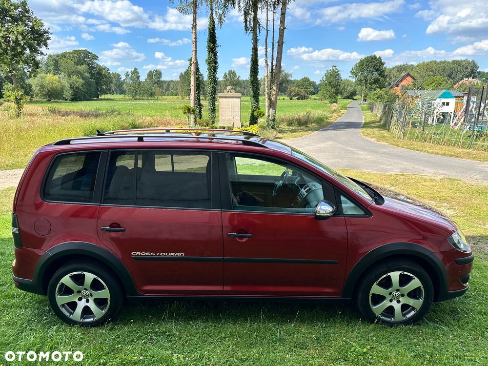 Volkswagen Touran 1.4 TSI DSG Cross - 9