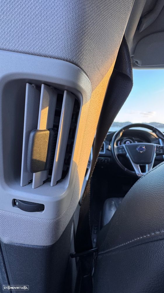 Volvo XC 60 2.0 D3 Summum Geartronic - 19