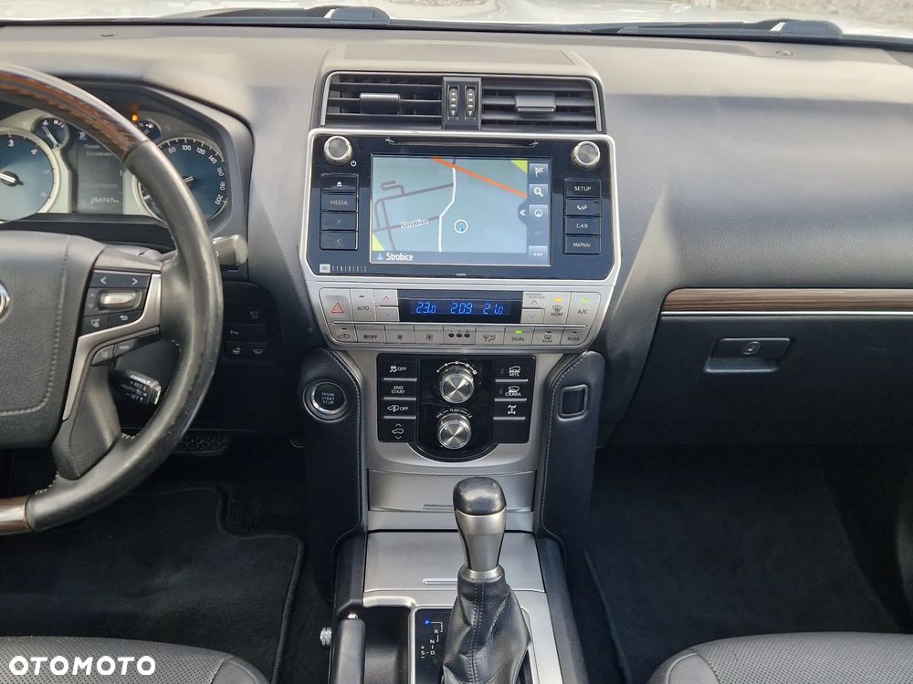 Toyota Land Cruiser - 32
