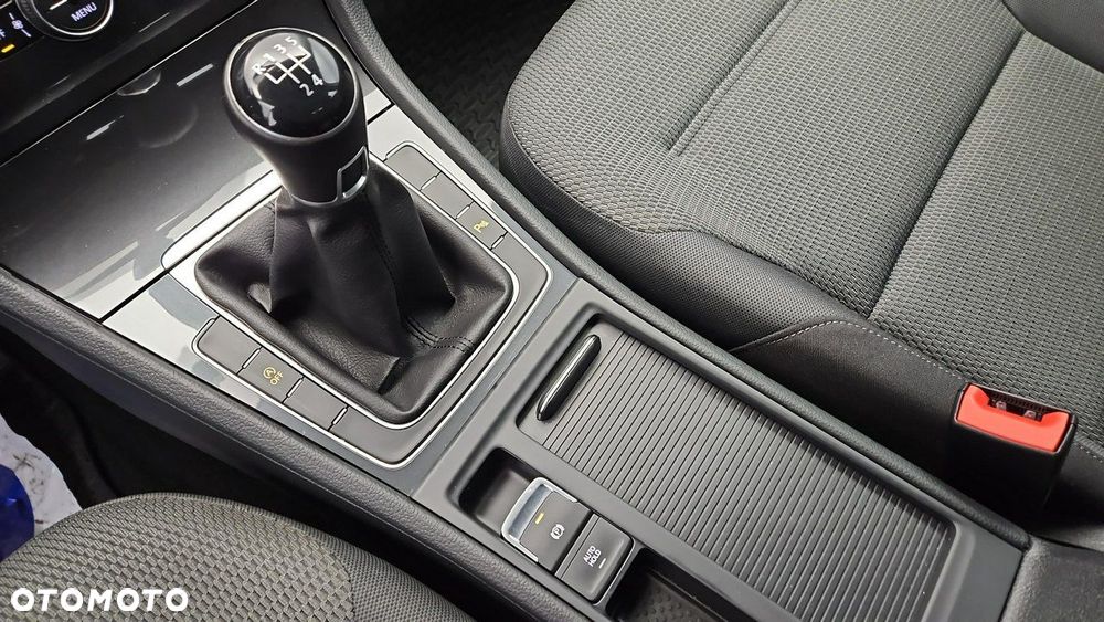 Volkswagen Golf - 18