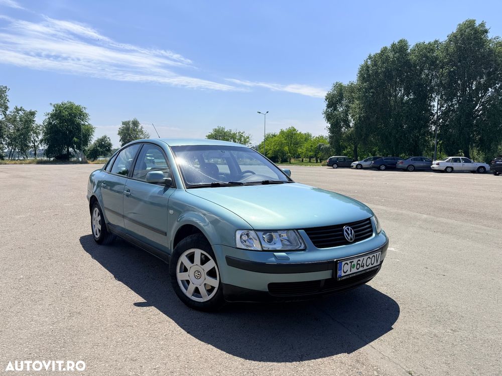 Volkswagen Passat - 1