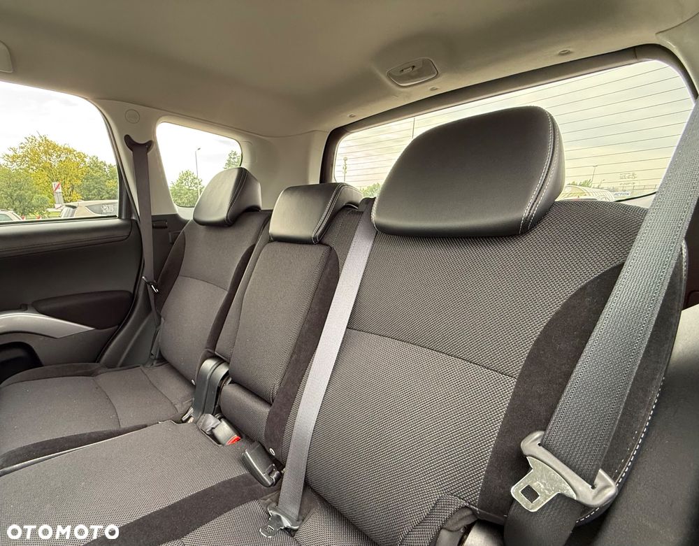 Mitsubishi Outlander - 15