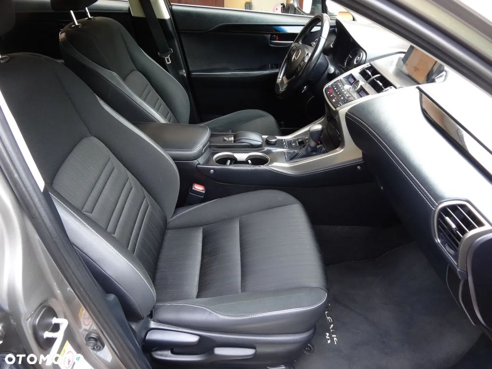 Lexus NX 300h Elite AWD - 23