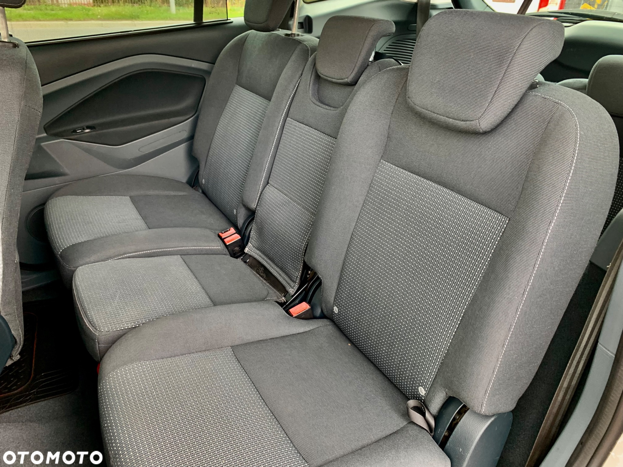 Ford Grand C-MAX - 27