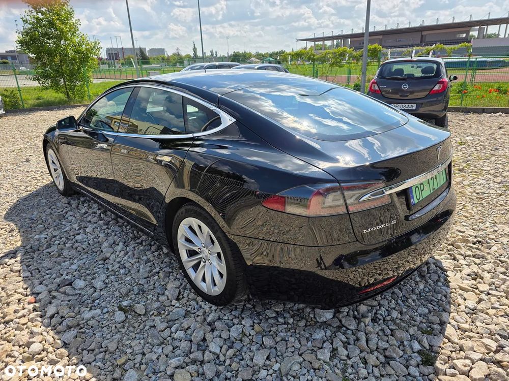 Tesla Model S - 8