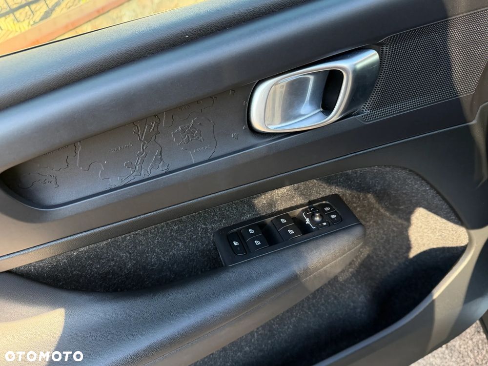 Volvo XC 40 T3 Momentum - 30