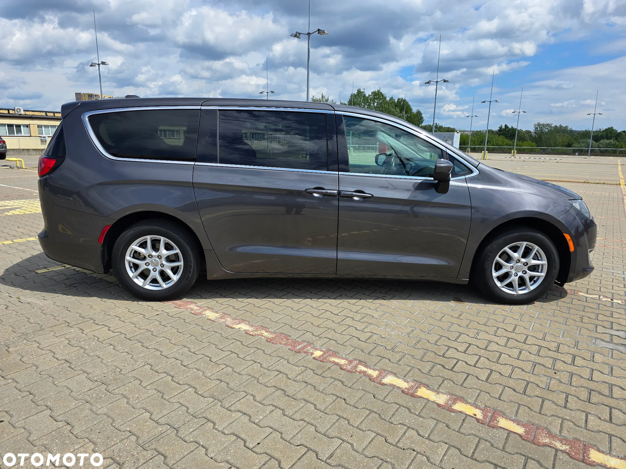 Chrysler Pacifica - 10