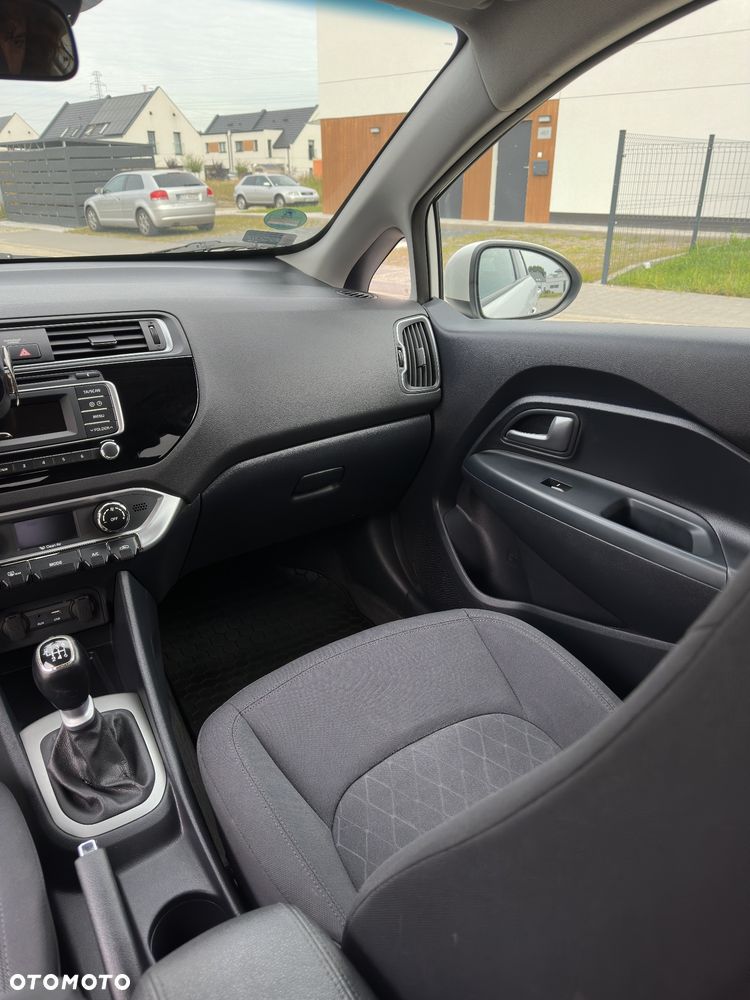 Kia Rio - 8