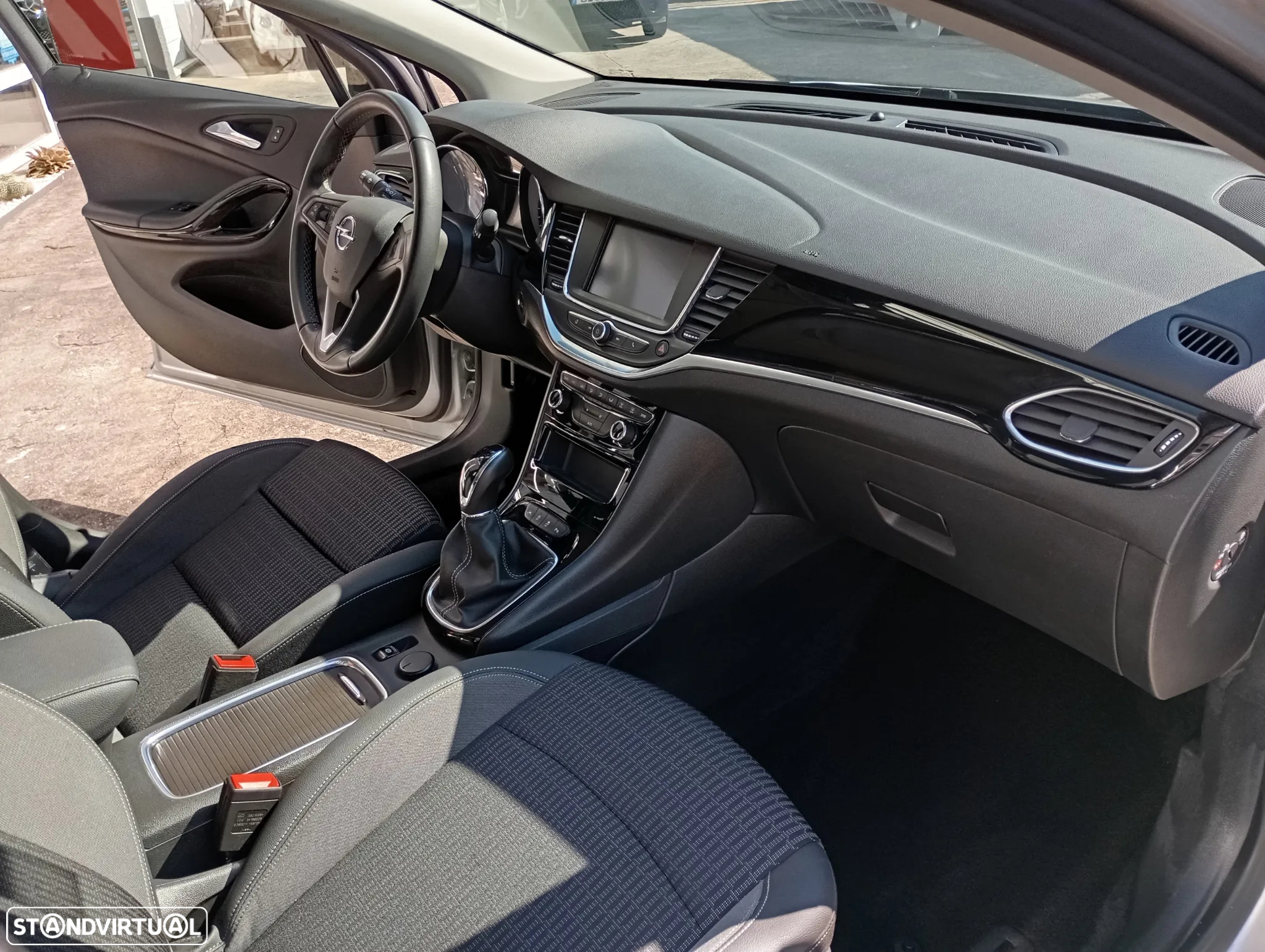 Opel Astra 1.2 T Elegance - 16
