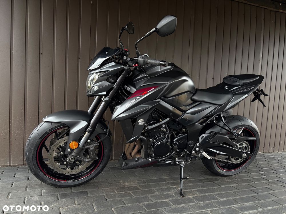 Suzuki GSX - 33