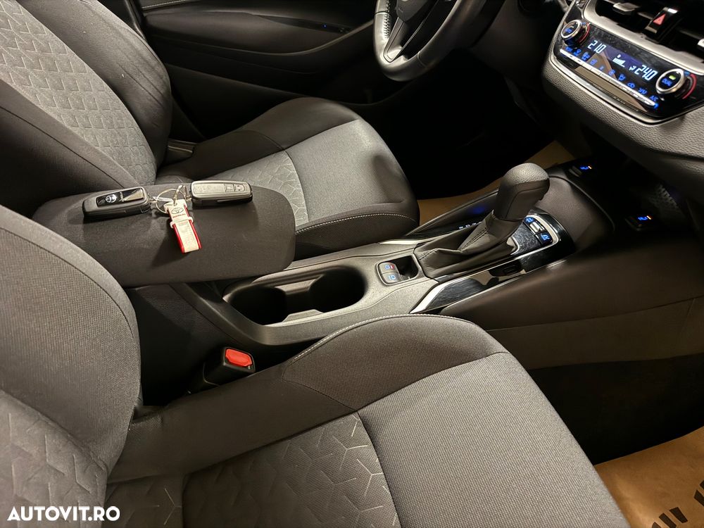 Toyota Corolla 1.8 Hybrid Comfort - 31