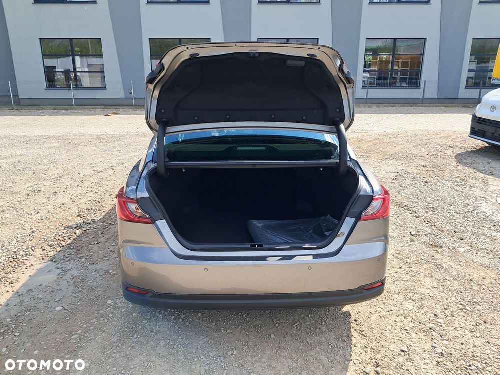 Toyota Camry - 12
