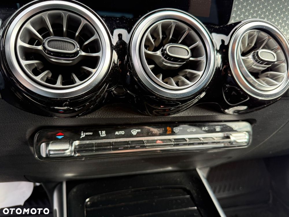 Mercedes-Benz EQB 300 4Matic AMG Line - 19