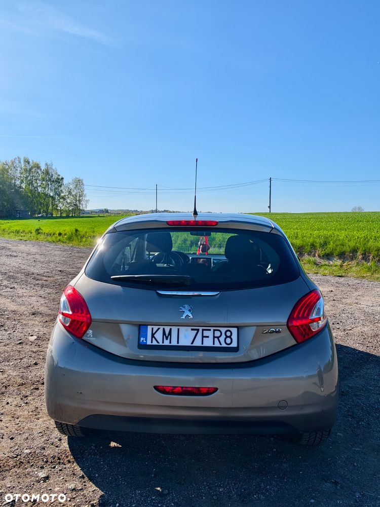 Peugeot 208 - 7