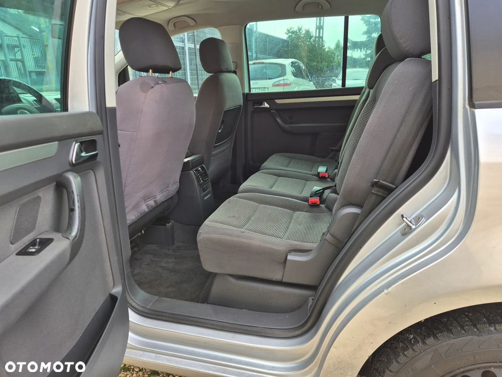 Volkswagen Touran - 9