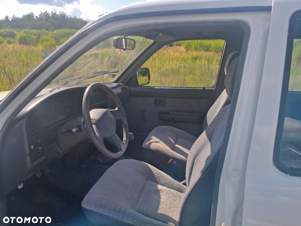 Toyota Hilux 4WD DLX - 7