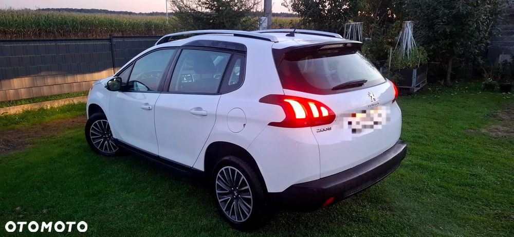 Peugeot 2008 1.2 Pure Tech Style EU6 - 16