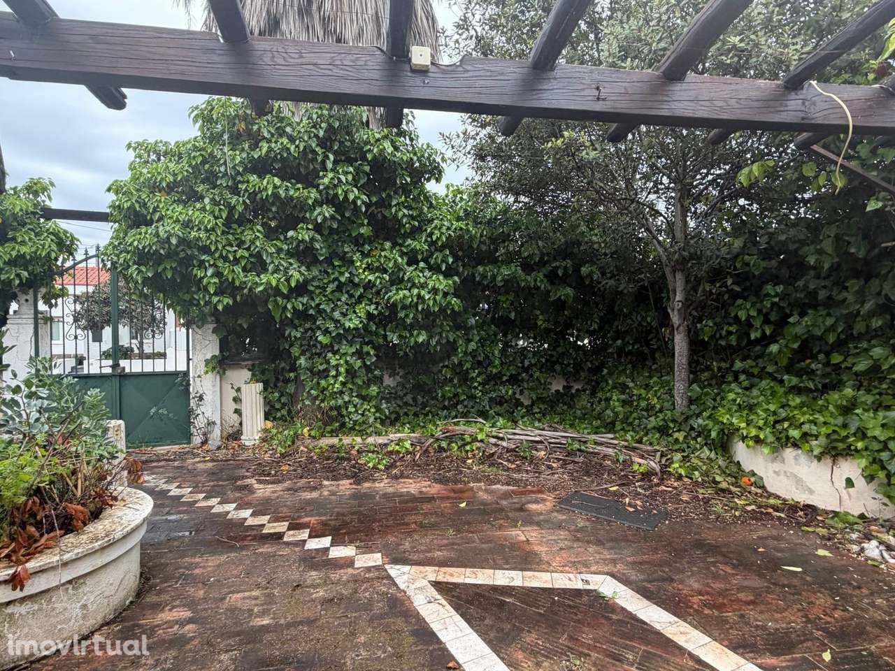 Oportunidade única - Imóvel para reabilitação com elevada Visibilidade - Grande imagem: 3/6