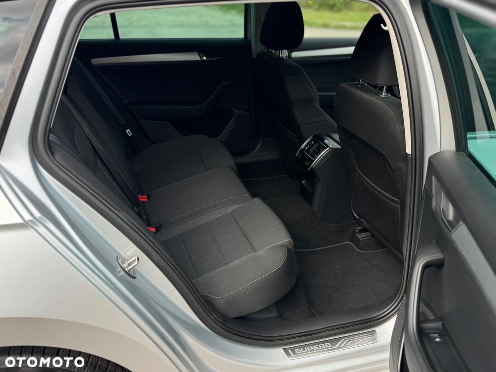 Skoda Superb 2.0 TDI DSG Sportline - 11