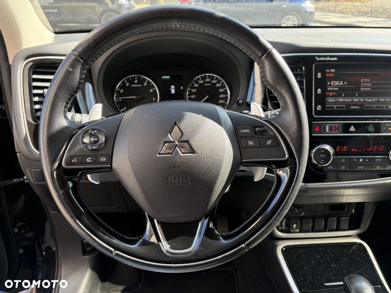 Mitsubishi Outlander 2.0 Intense + SDA 4WD CVT - 17