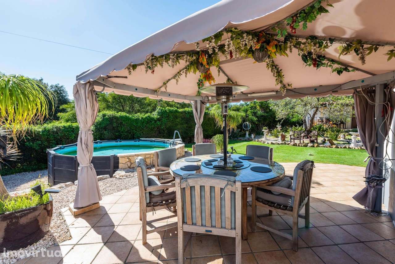 Casa tradicional reformada com grande jardim em Budens - Grande imagem: 2/41