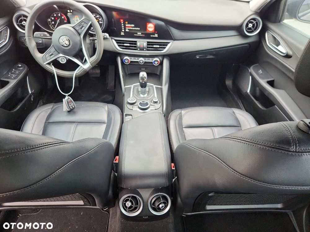 Alfa Romeo Giulia - 7