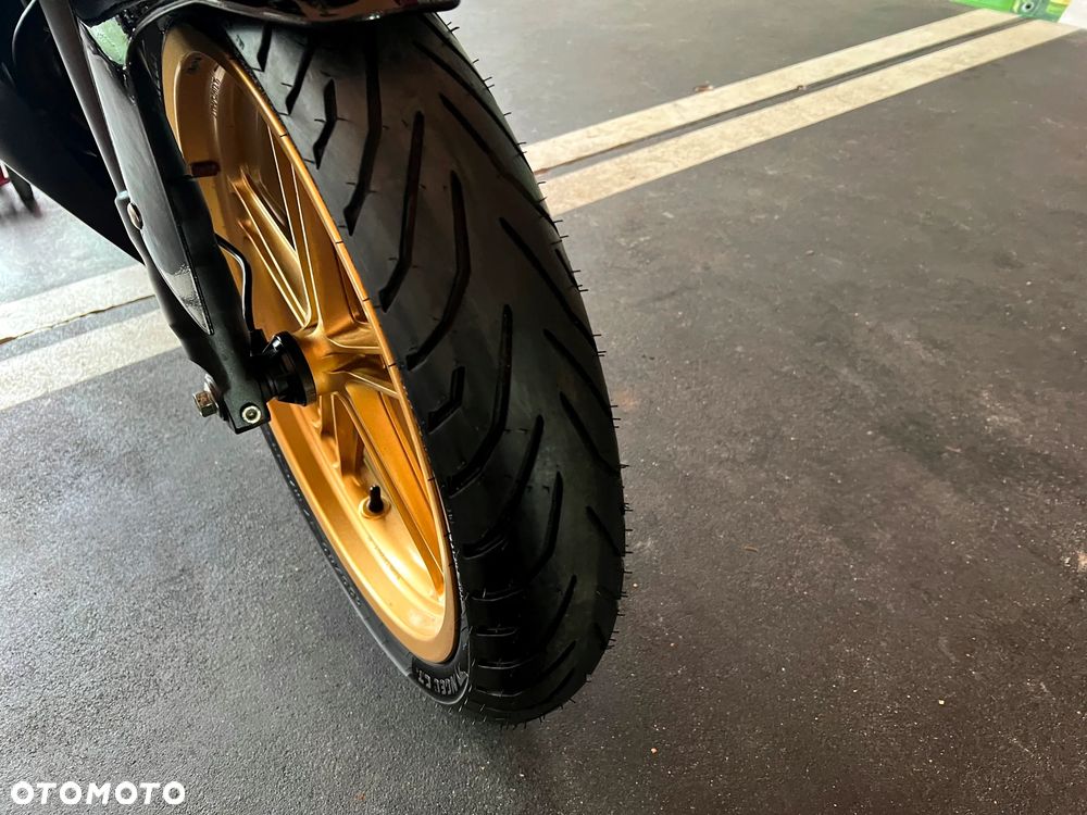 Yamaha YZF - 18