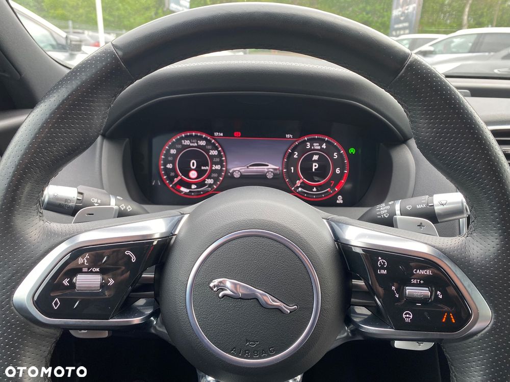 Jaguar XE P300 AWD R-Dynamic HSE - 32