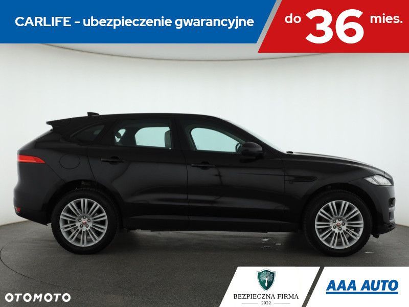 Jaguar F-Pace - 8