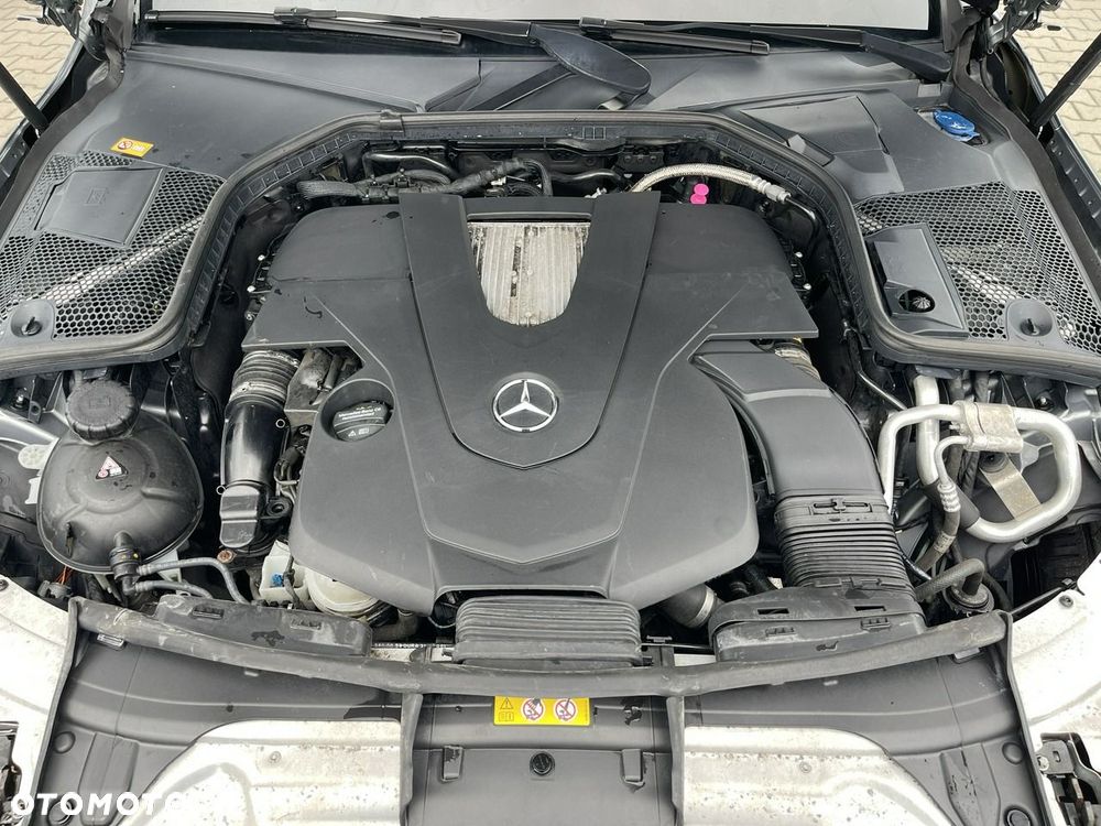 Mercedes-Benz Klasa C 400 4Matic 9G-TRONIC Avantgarde - 13