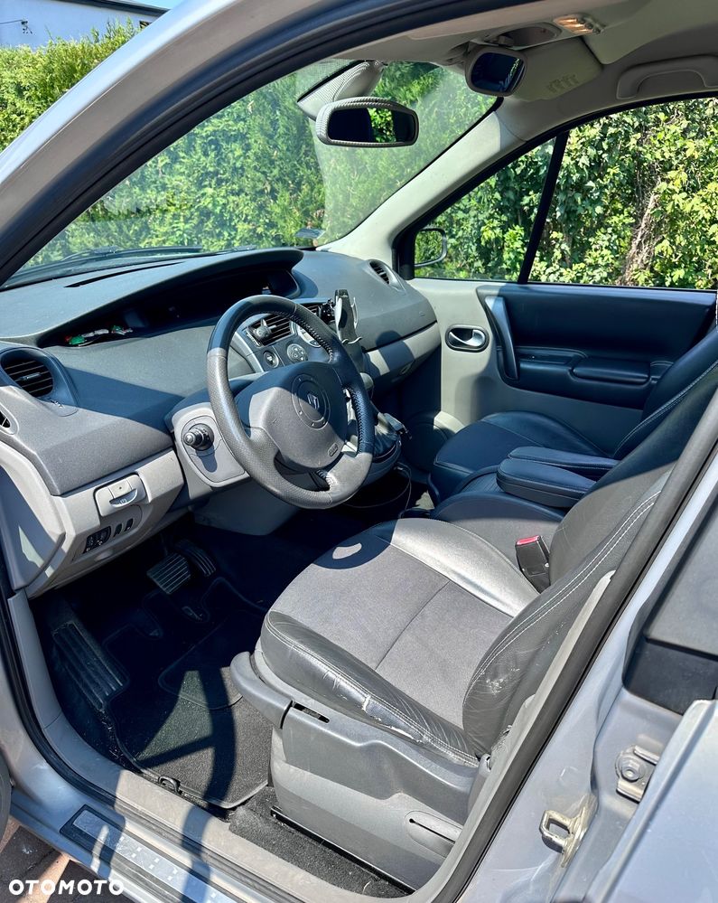 Renault Scenic 2.0 16V Privilege - 9
