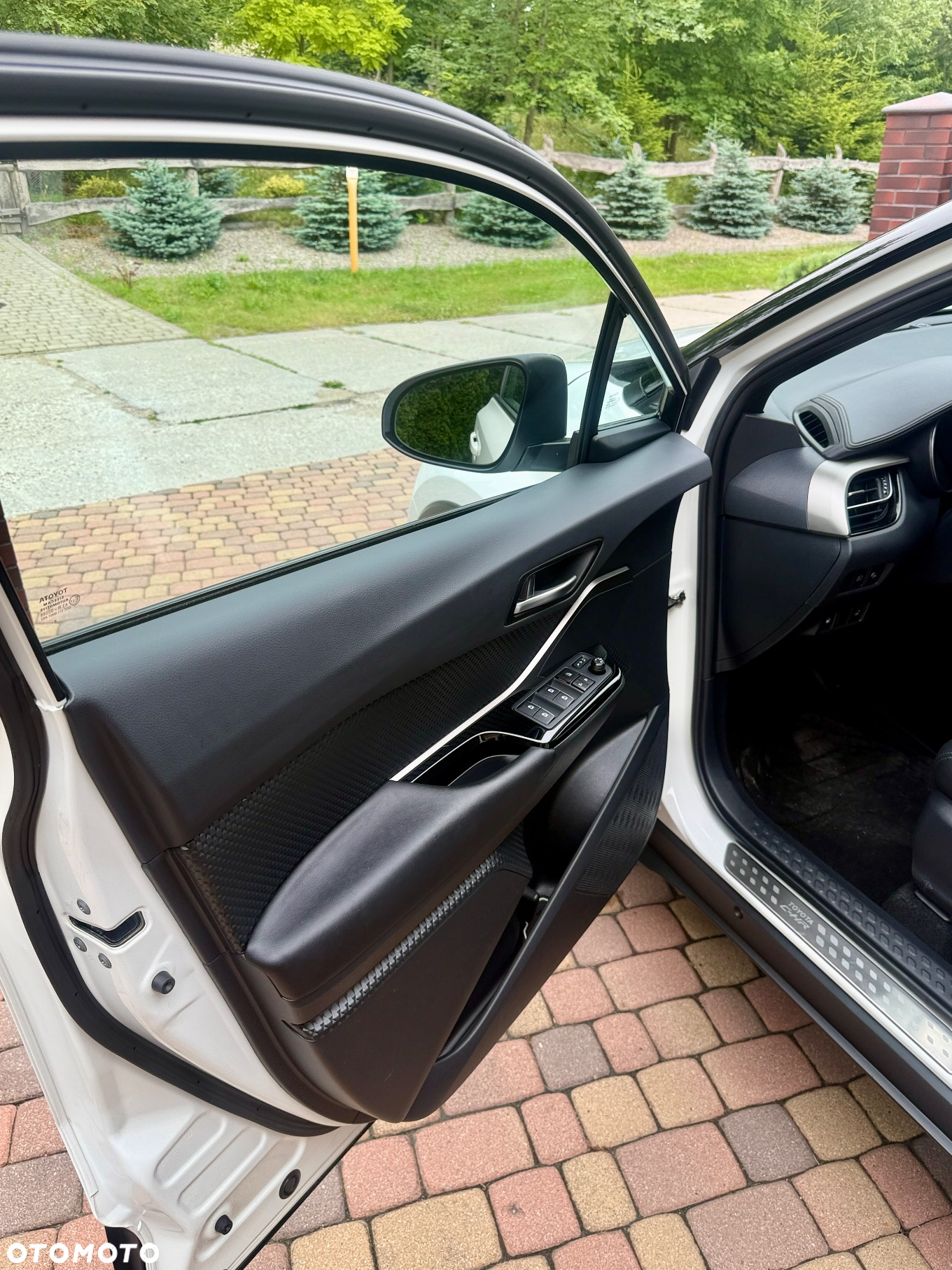 Toyota C-HR Hybrid Style Selection - 18