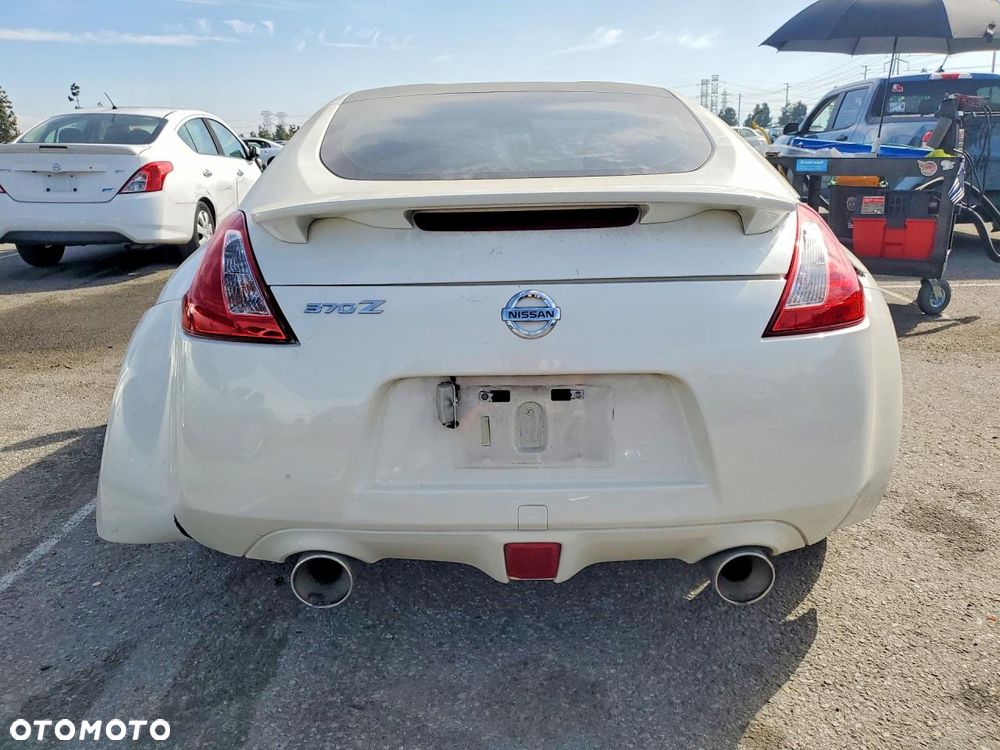 Nissan 370 Z - 7