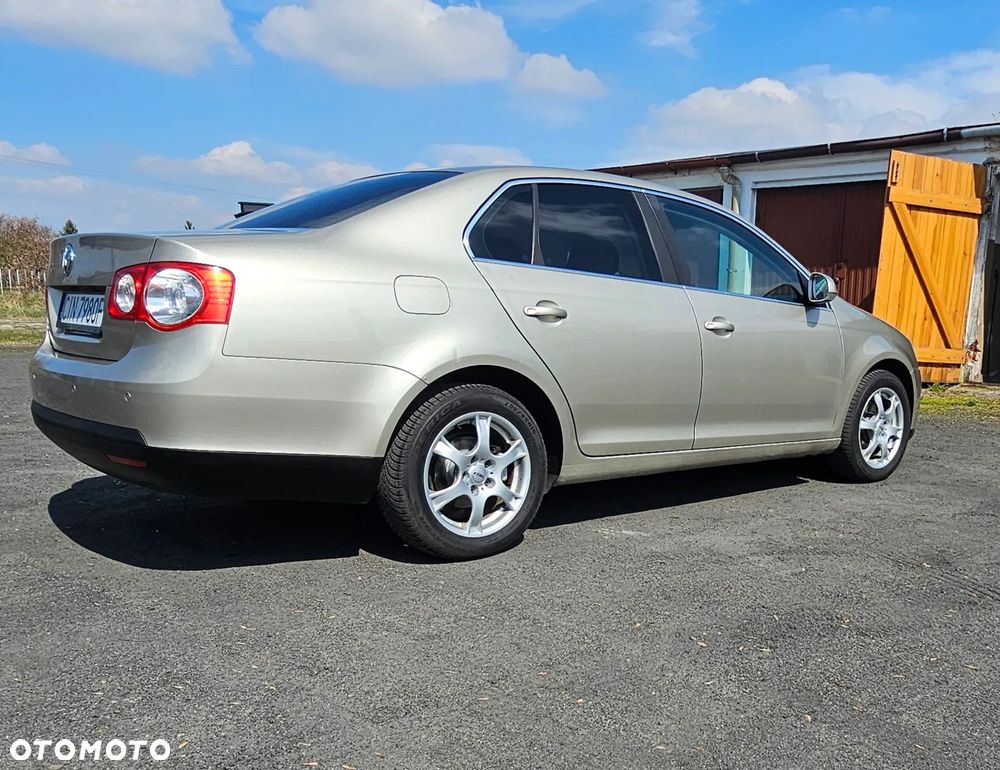 Volkswagen Jetta 1.6 Comfortline - 6