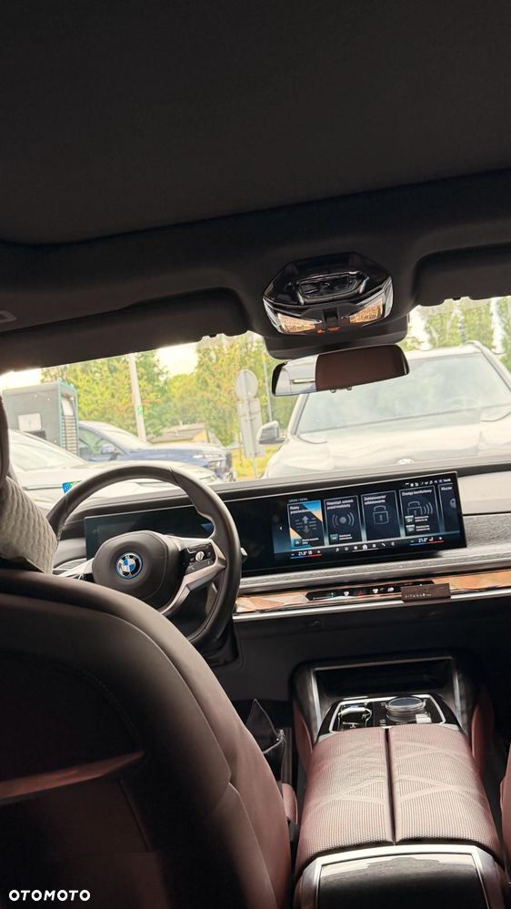 BMW i7 105.7kWh eDrive50 - 18