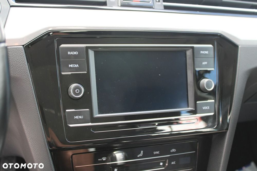 Volkswagen Passat - 26